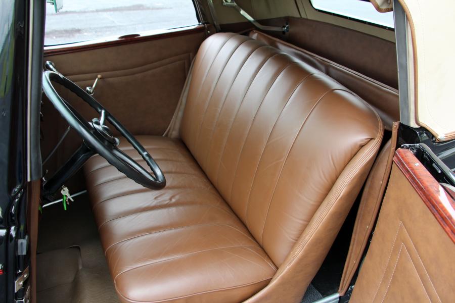 Интерьер Ford V8 Deluxe Cabriolet (40/760) 1934 года  (фото 3 из 17)